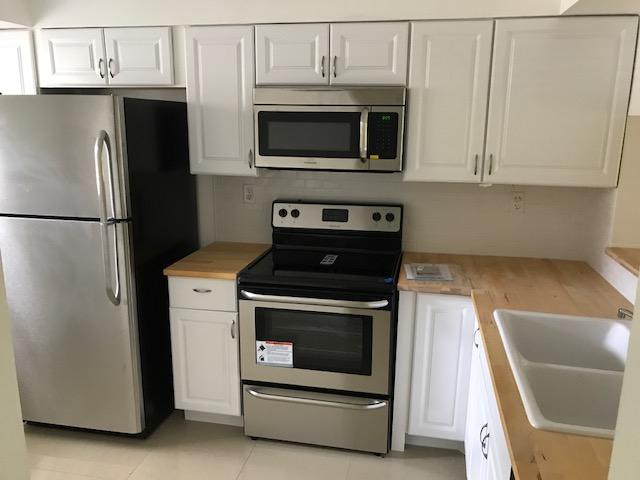 First floor unit . Gated community. Great location, close to FAU