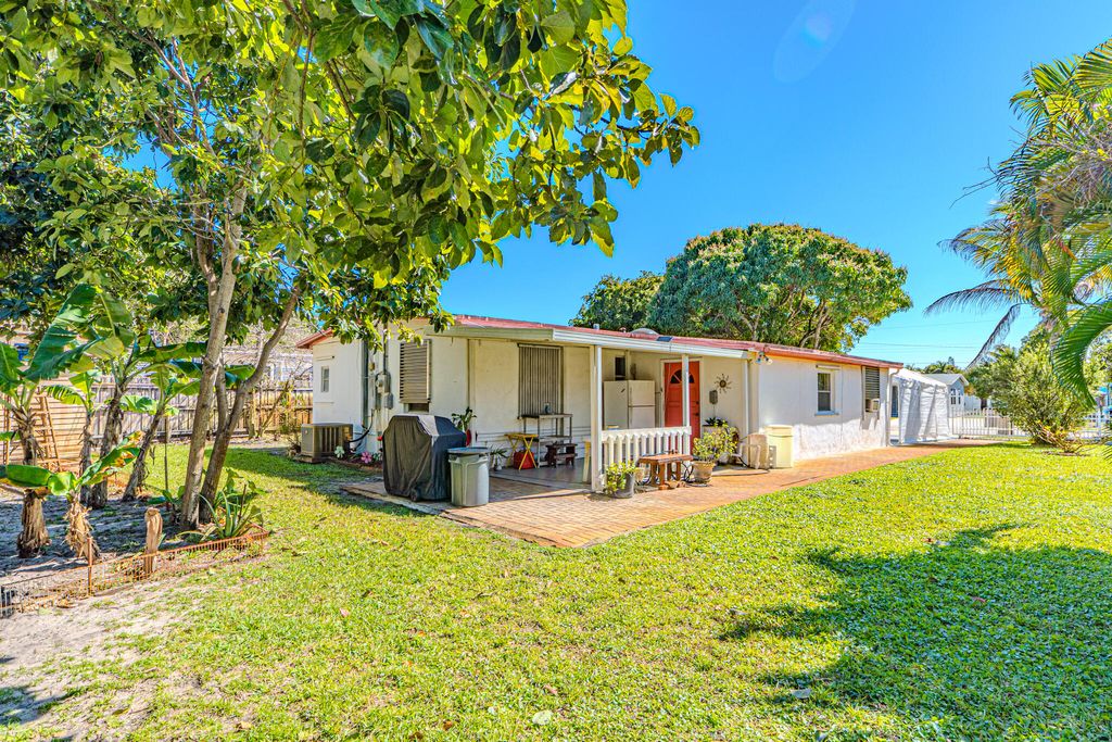 Photo of 281 NE 46th Street, Pompano Beach, FL 33064 (MLS # R11166474)