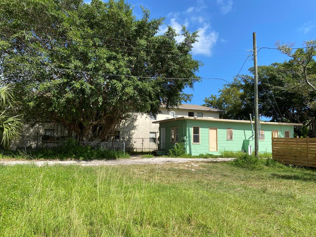 DUPLEX on corner lot just one block north of Lucerne Ave. Close to beach, shops, and dining. Front unit is rented for $1100 a month. Back unit currently vacant and ready to be shown. Large fenced backyard. Great income producer for under $200k! Schedule your showing today before this one is gone.