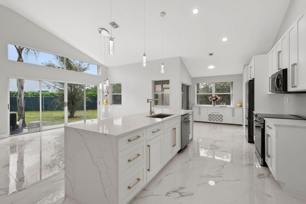 EMERALD FOREST OF WELLINGTON - Residential