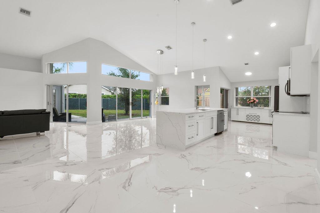 EMERALD FOREST OF WELLINGTON - Residential