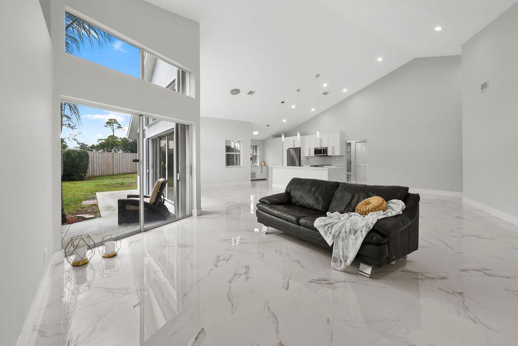 EMERALD FOREST OF WELLINGTON - Residential