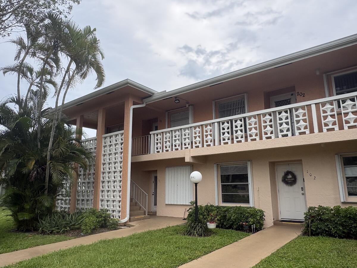 PINES OF DELRAY NORTH CONDO - Residential Lease