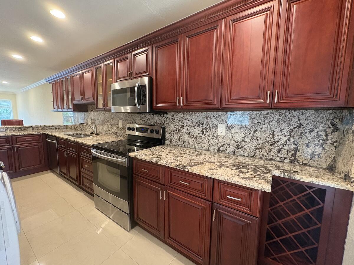 PINES OF DELRAY NORTH CONDO - Residential Lease