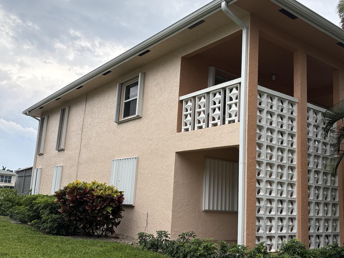 PINES OF DELRAY NORTH CONDO - Residential Lease