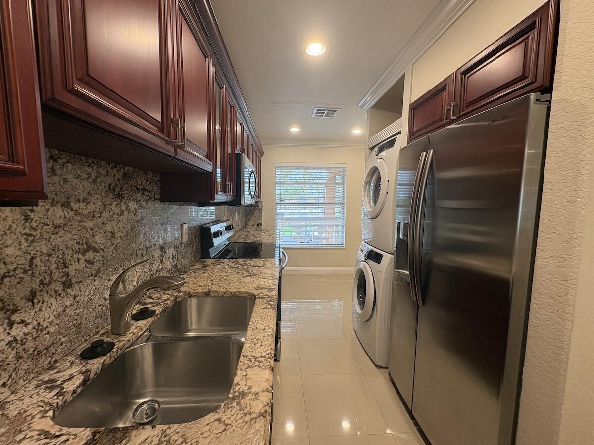 PINES OF DELRAY NORTH CONDO - Residential Lease