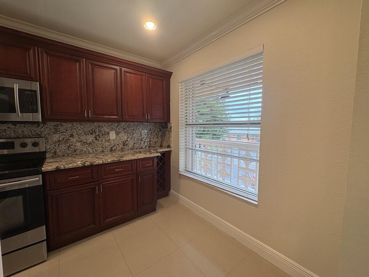 PINES OF DELRAY NORTH CONDO - Residential Lease