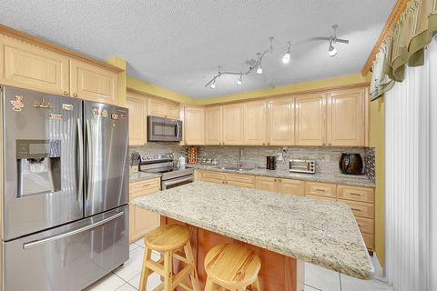 Townhouse in Palm Springs FL 152 Woodland Road Rd 8.jpg