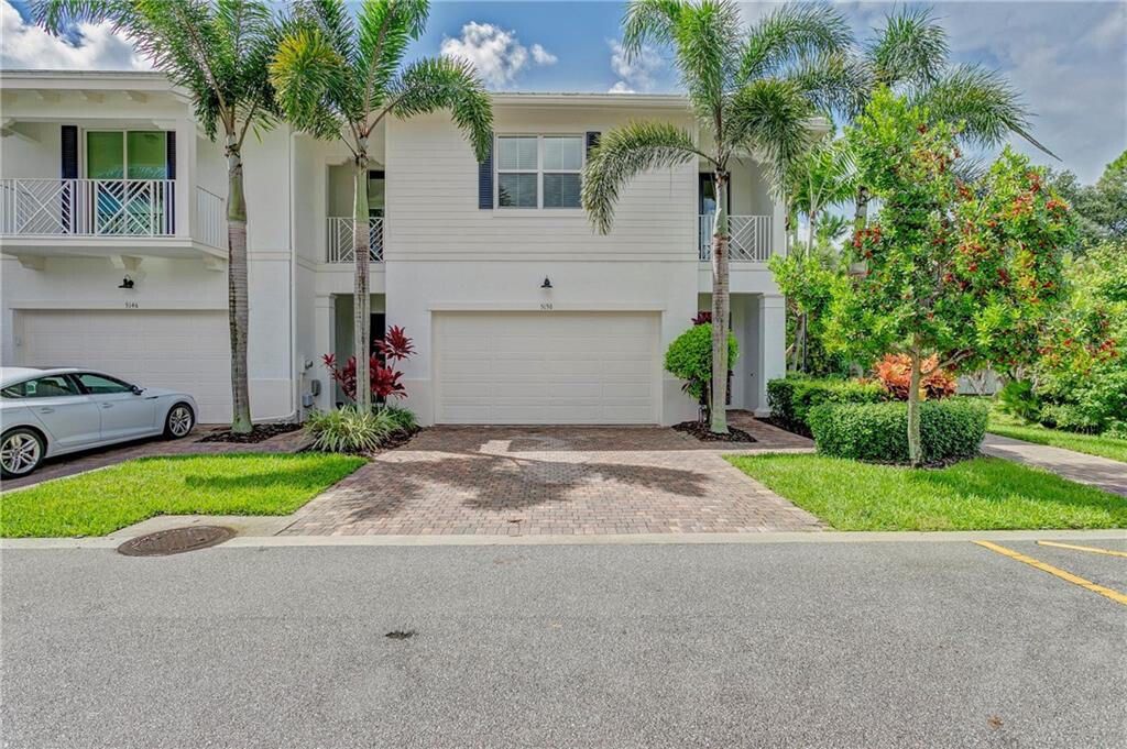 Photo of 5150 Hamilton Court, Palm Beach Gardens, FL 33418 (MLS # R11030313)