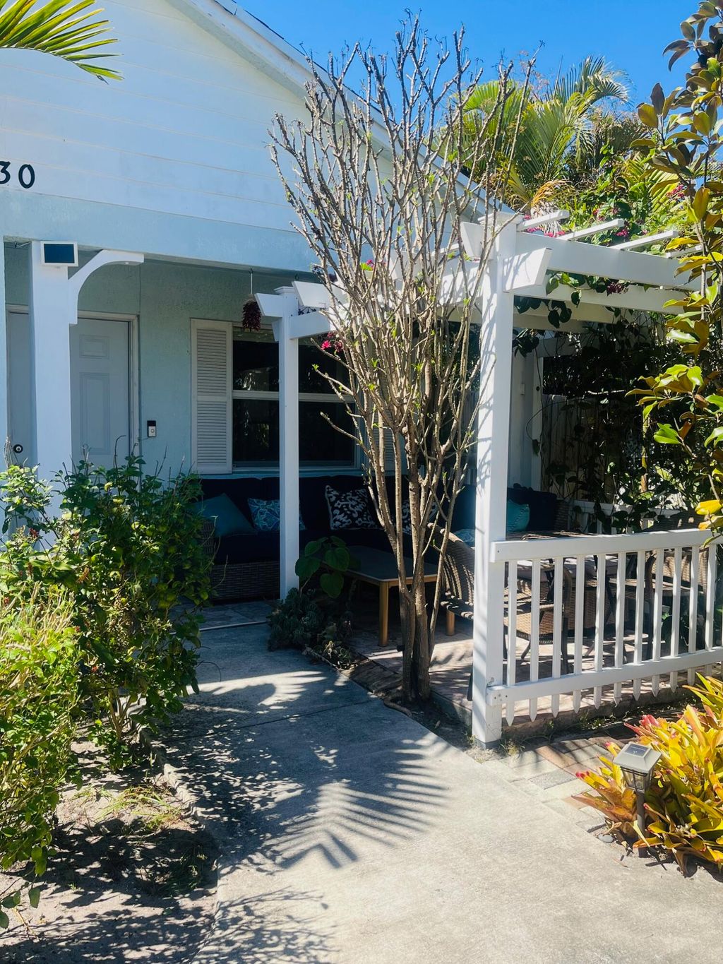 Photo of 530 NE 3rd Avenue, Delray Beach, FL 33444 (MLS # R11167102)