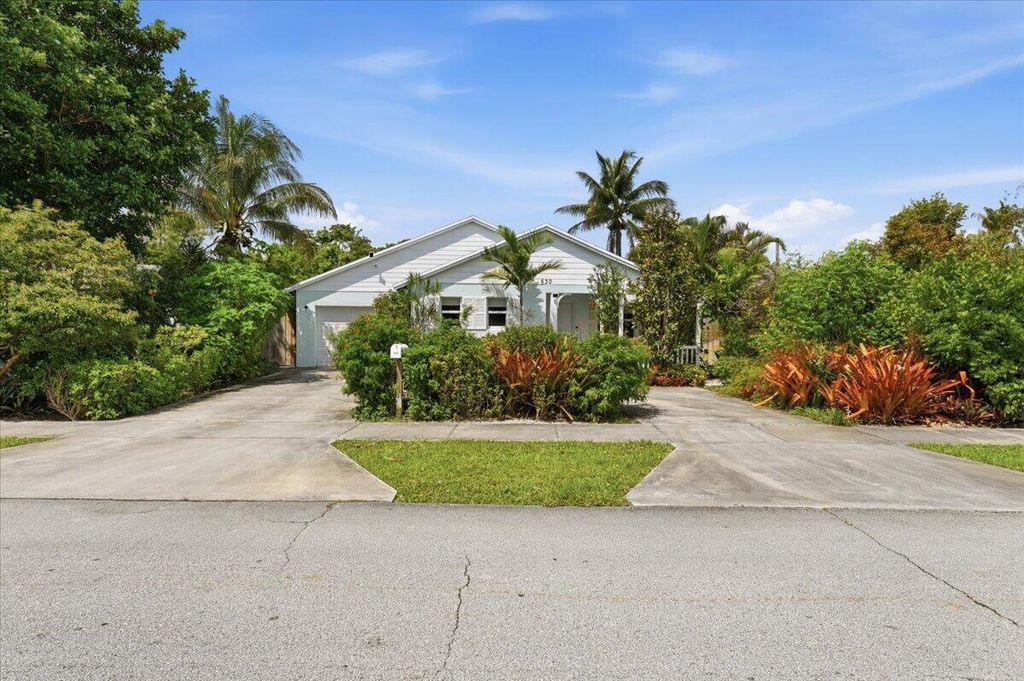 Photo of 530 NE 3rd Avenue, Delray Beach, FL 33444 (MLS # R11167102)