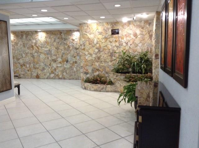 1000 Saint Charles Place PH6