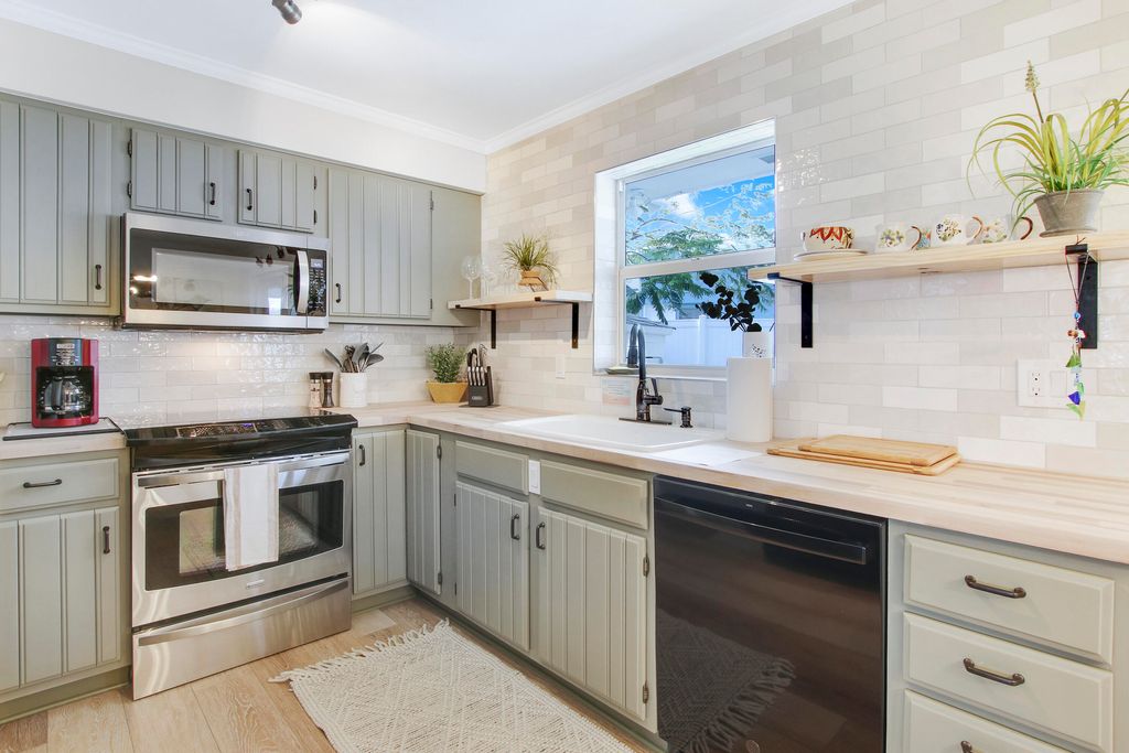 Photo of 328 Tequesta Drive Dr, Tequesta, FL 33469 (MLS # R10801696)