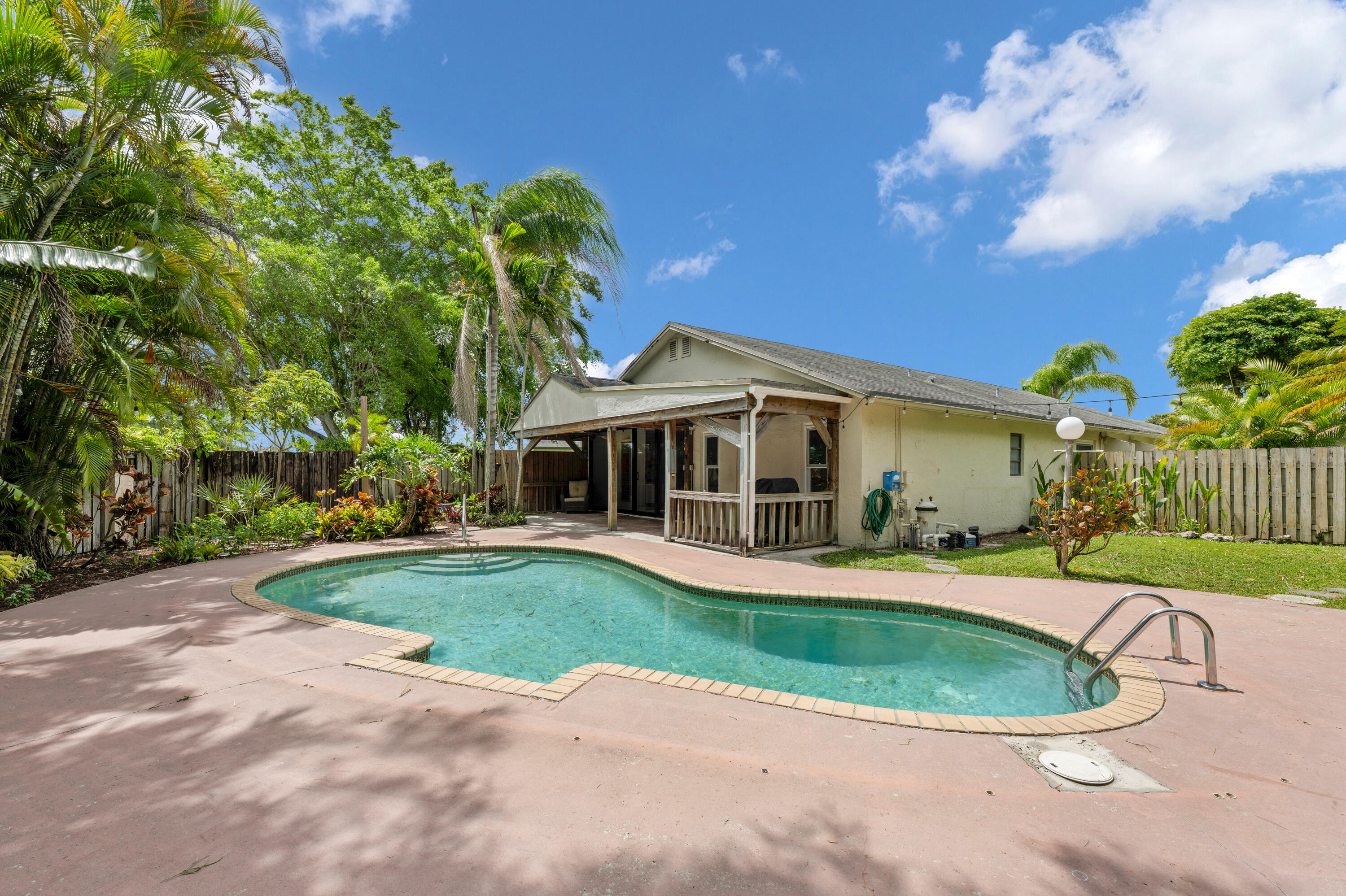 PINE SPRINGS 1 - Residential