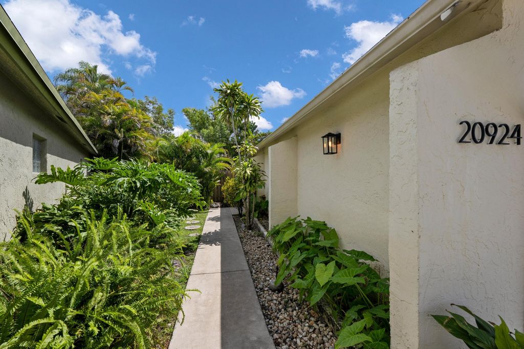 Photo of 20924 N Springs Terrace, Boca Raton, FL 33428 (MLS # B26021116)