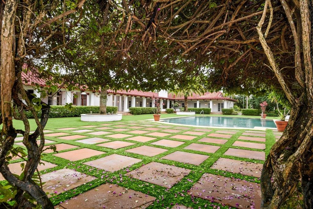 HORSESHOE ACRES - Residential