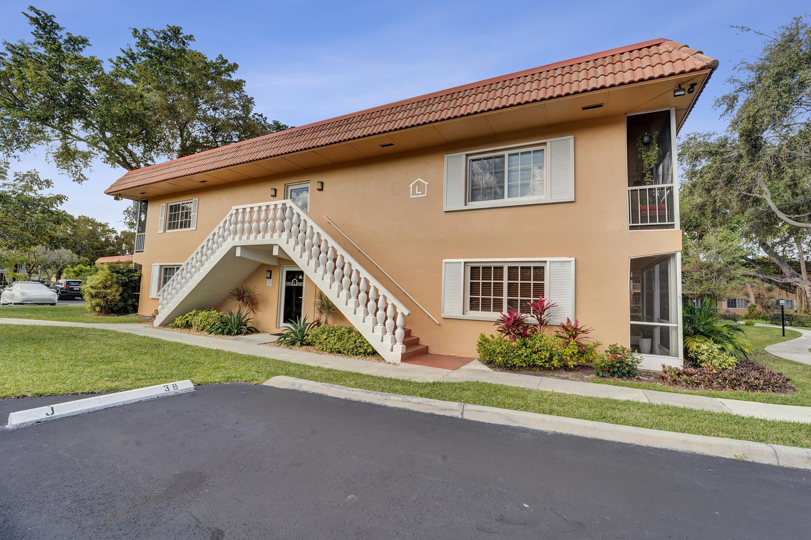 MANOR GROVE VILLAGE FOUR CONDO - Residential