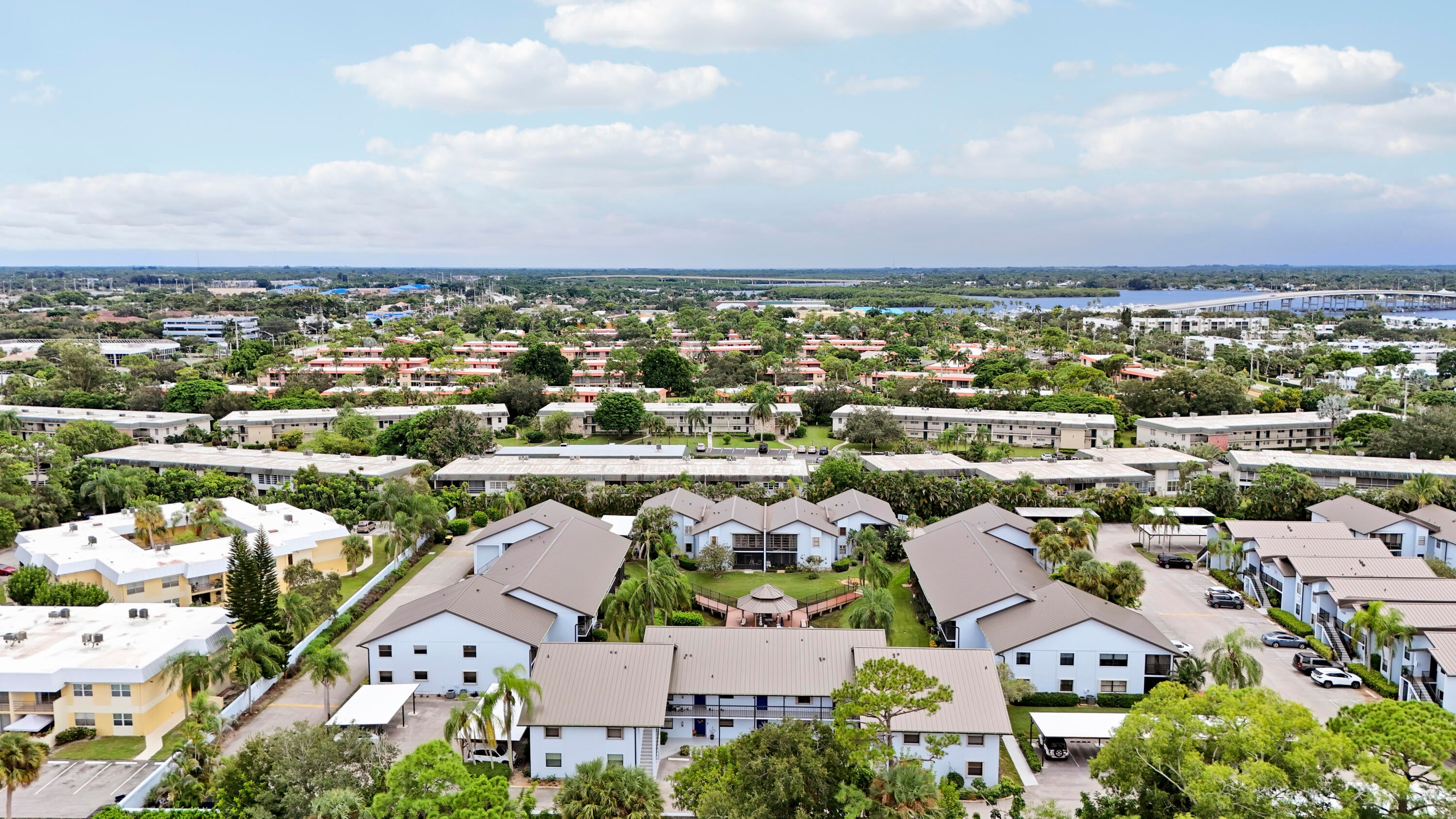 1871 SW PALM CITY Road G402, Stuart, FL, 34994/$329,000 3 1871 SW PALM CITY Road G402