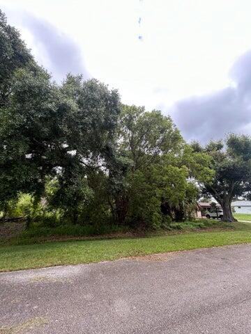 Lakewood park 0.27 lot located in the desirable location, easy commute to I-95 with new homes being built near by.