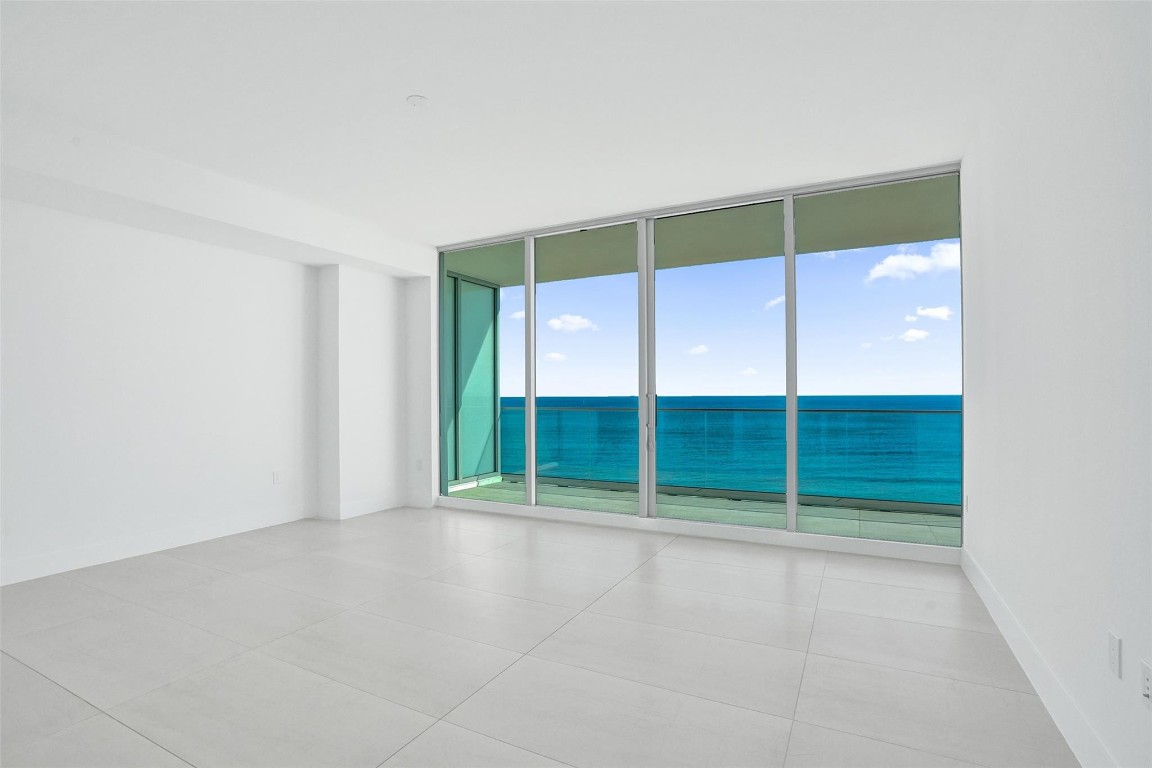 SELENE OCEANFRONT RESIDEN - Residential