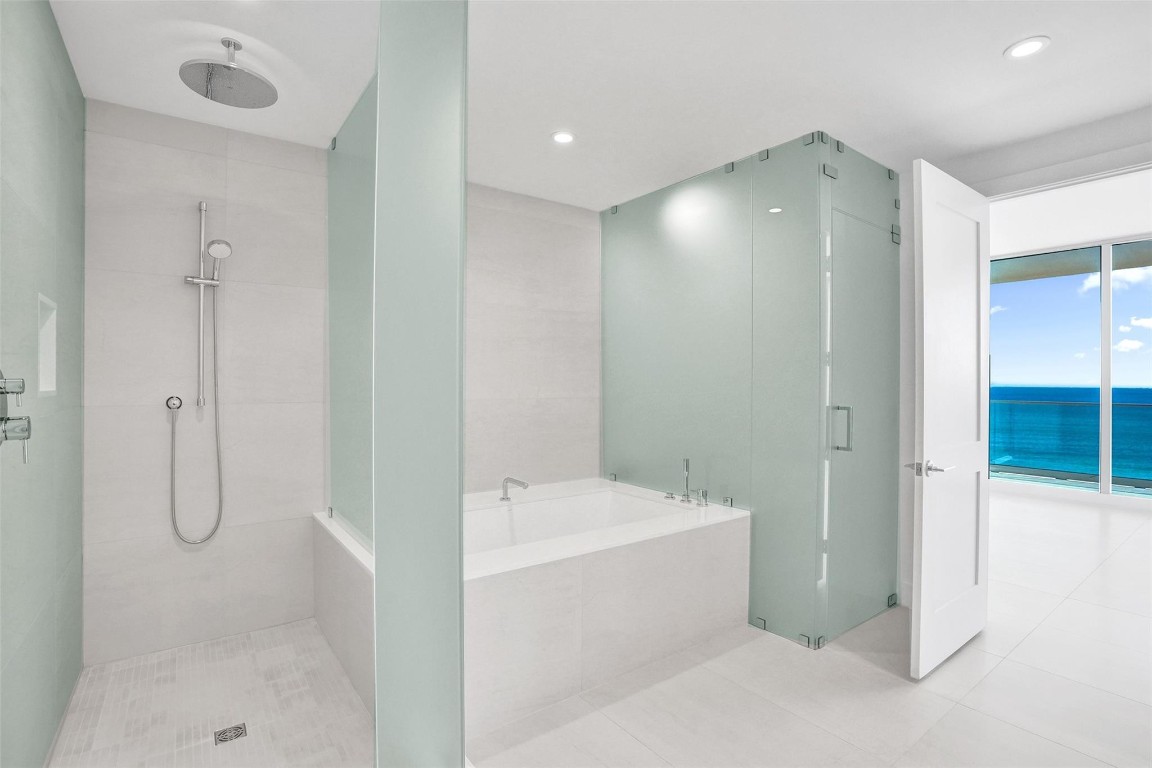 SELENE OCEANFRONT RESIDEN - Residential