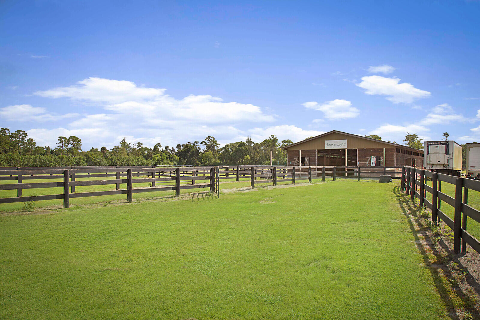 LOXAHATCHEE GROVES - Residential