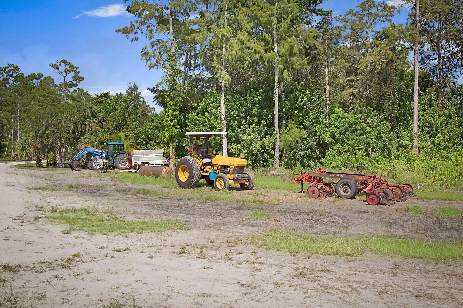 LOXAHATCHEE GROVES - Residential
