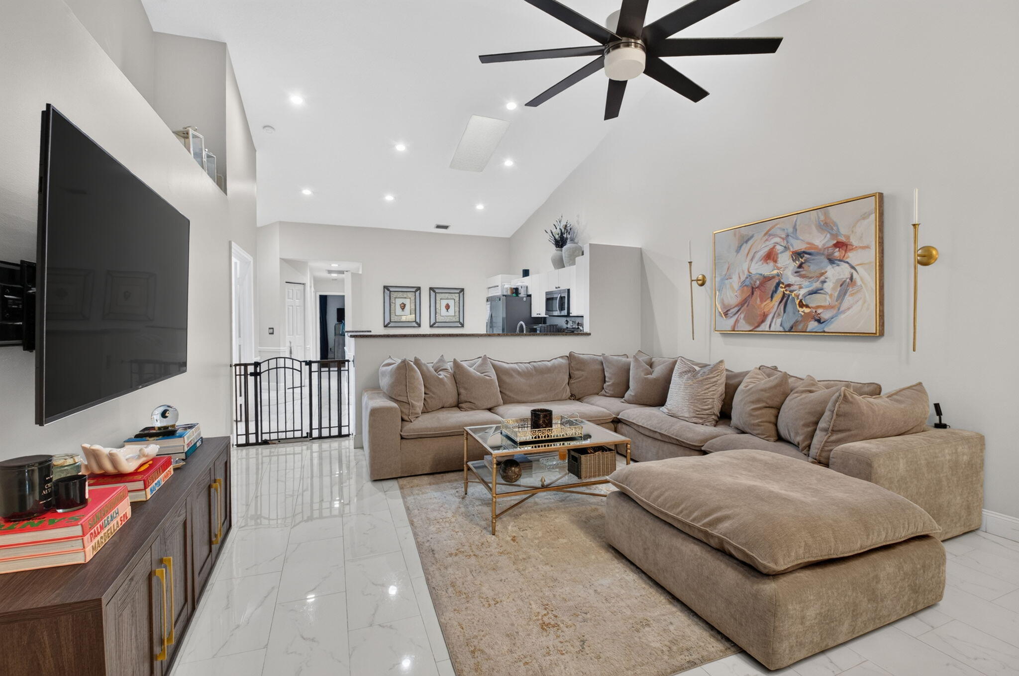 Properties | Stephanie Kaufman 8285 VIA DI VENETO
