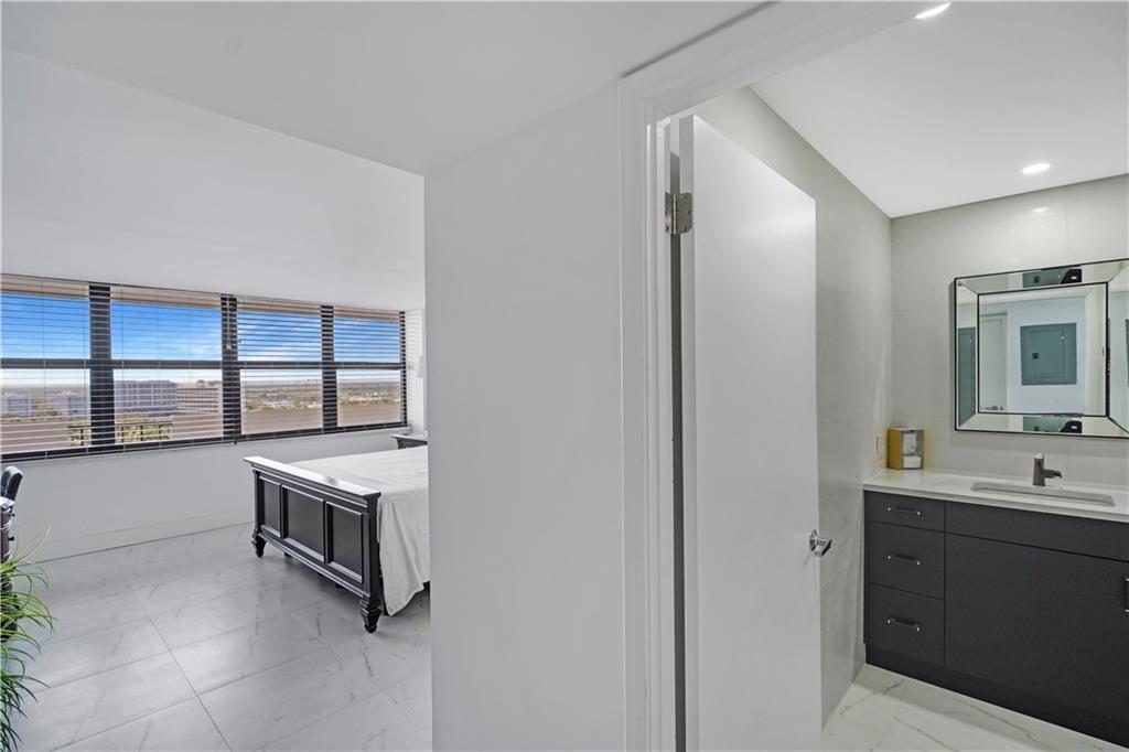 CORINTHIAN - Residential
