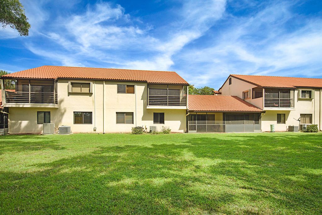 Photo of 9 VÃ­a De Casas Sur #203, Boynton Beach, FL 33426 (MLS # R11088866)