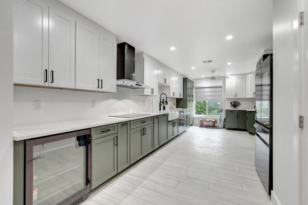 Photo of 1001 NW 5th Avenue, Boynton Beach, FL 33426 (MLS # R10975331)