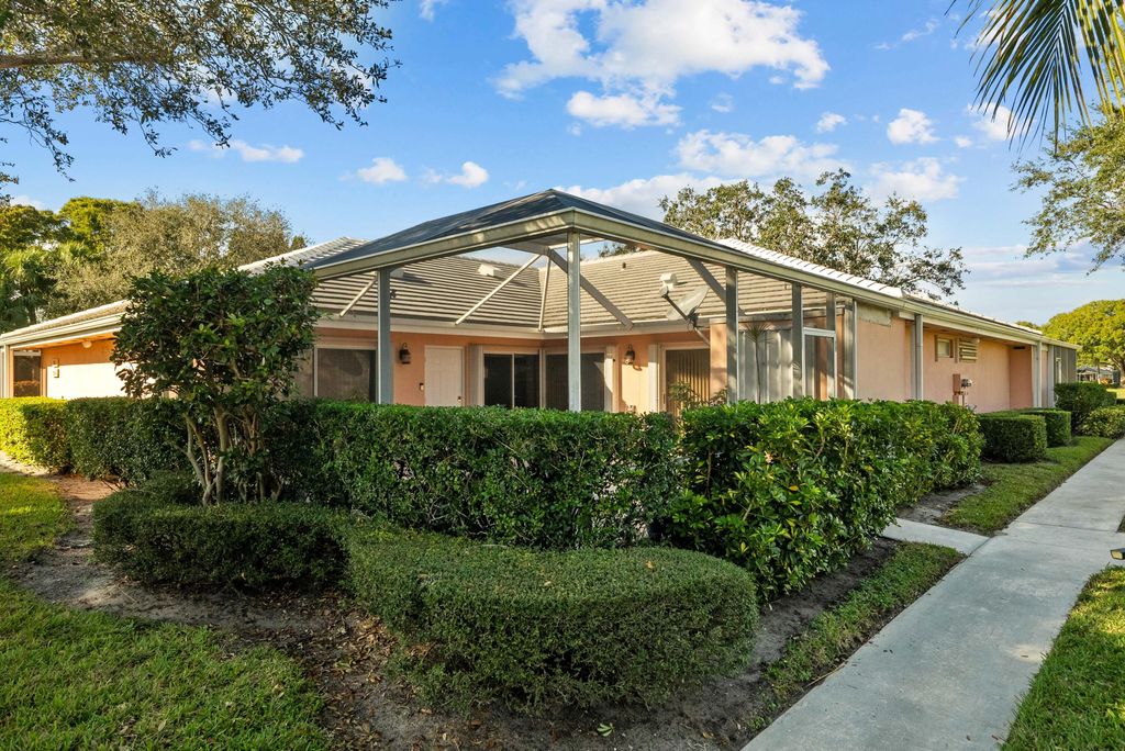 Photo of 903 Sun Terrace Court, Palm Beach Gardens, FL 33403 (MLS # R10938226)