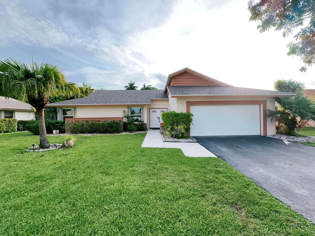Photo of 20870 Sugarloaf Lane, Boca Raton, FL 33428 (MLS # R11002558)
