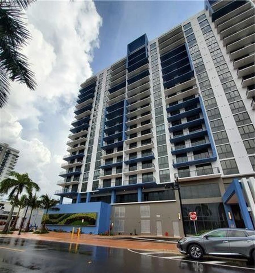 Beautiful 2bed/2bath condo in Downtown Doral. Stunning golf, pool and Paseo Doral views, Grand Porte-cochere entrance, Valet service, 24hrs front desk, children play area, fitness center with spa treatments, sauna and personal training sessions, Billiards room, Business center, Cabana area, Clubhouse or clubroom, Community bar, Hot tub etc.