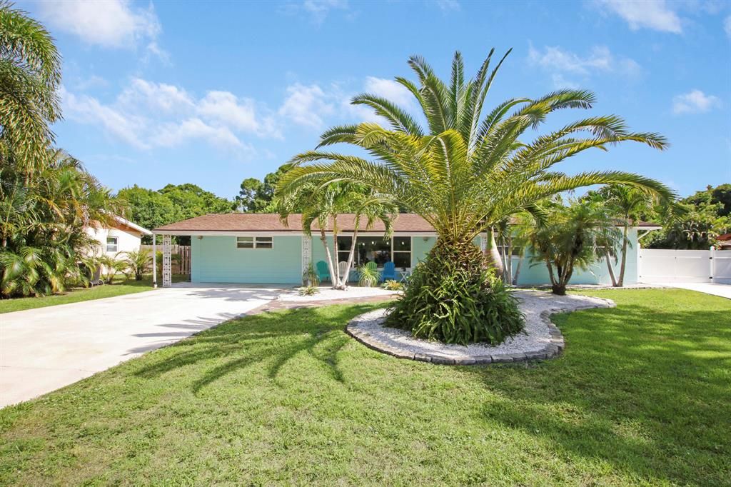 Photo of 1604 Edgevale Road, Fort Pierce, FL 34982 (MLS # R10714040)