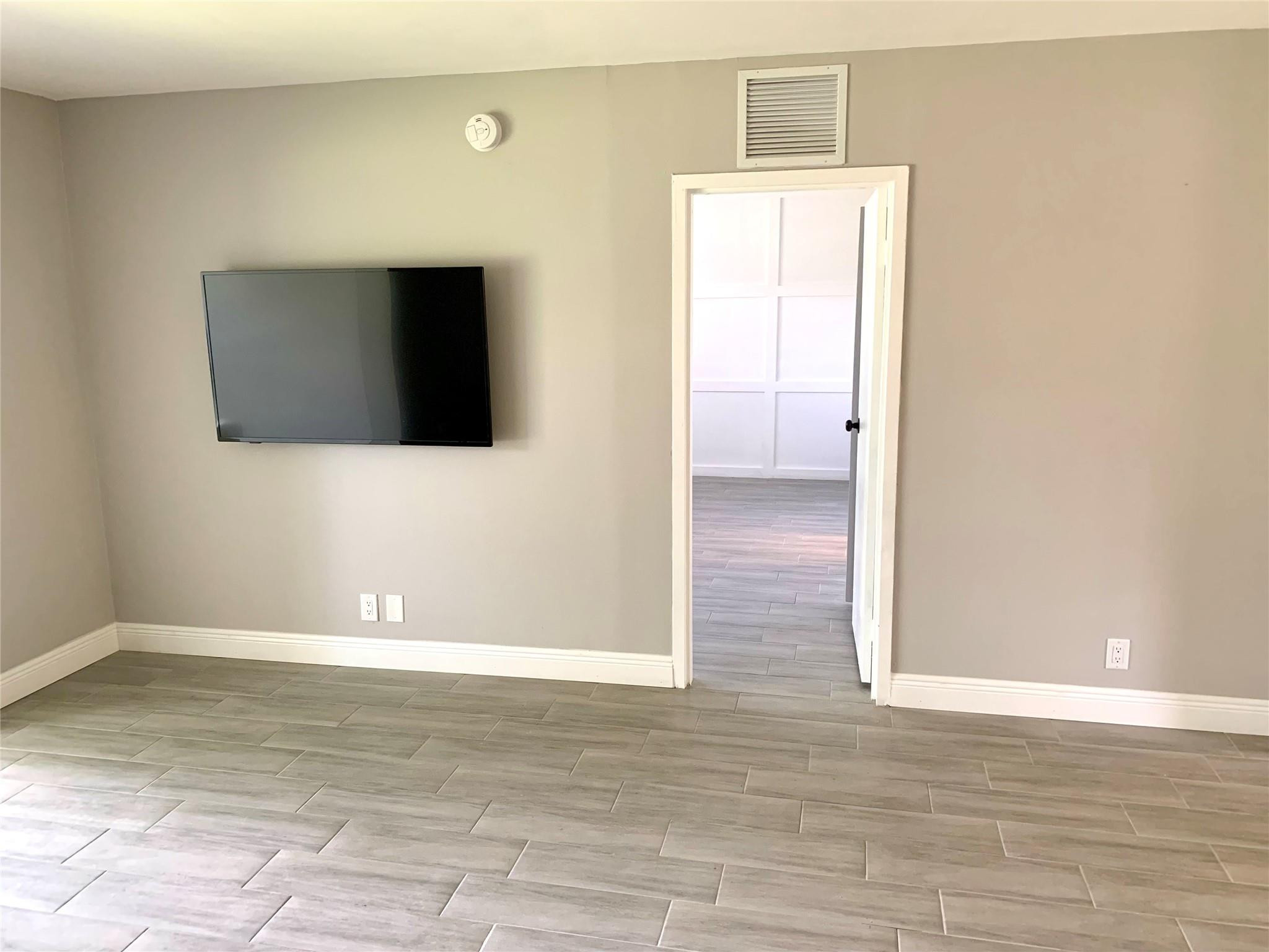 ORIOLE GOLF & TENNIS CLUB - Residential