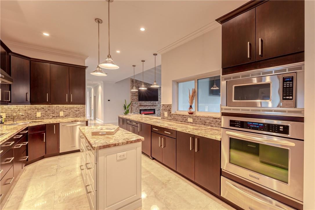 2726 NE 25TH Place