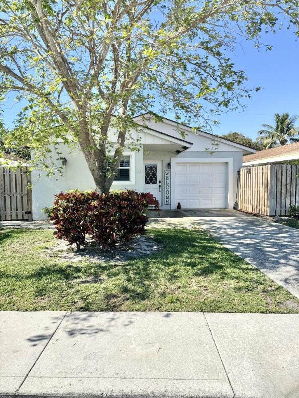 Photo of 141 E Riverside Dr #34, Jupiter, FL 33469 (MLS # R10955237)