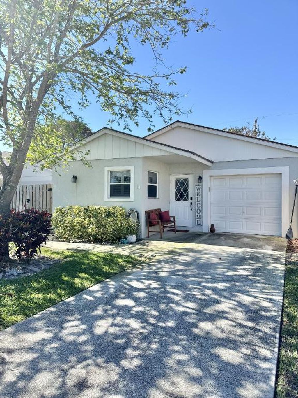 Photo of 141 E Riverside Dr #34, Jupiter, FL 33469 (MLS # R10955237)