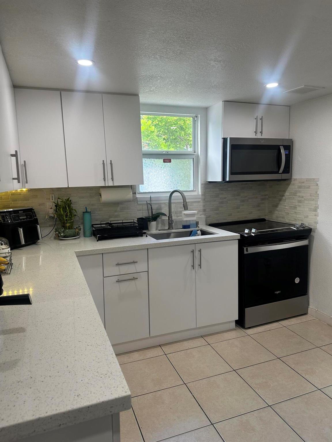 LAKEVIEW HEIGHTS ADD 1 - Residential Lease