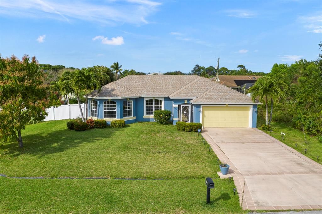 Photo of 2443 SE Tracy Avenue, Port Saint Lucie, FL 34952 (MLS # R10695615)