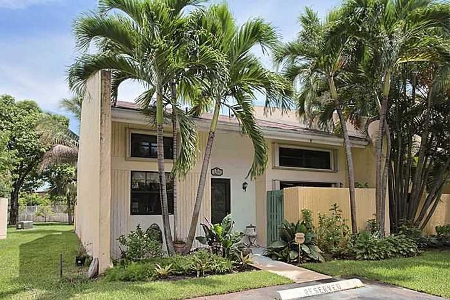 THIS BEAUTIFULLY UPDATED 2BR/2BA + LOFT OFFERS A GORGEOUS CHEF'S KITCHEN WITH COOKING ISLAND,STAINLESS STEEL APPLIANCES,LOTS OF CABINETRY AND STORAGE. BEAUTIFUL WOOD FLOORS THROUGHOUT THE MAIN LIVING AREA, SOARING VAULTED CEILINGS, UPDATED BATHROOMS, SPIR AL STAIRCASE TO THE UPSTAIRS LOFT...PERFECT FOR AN OFFICE, DEN OR PRIVATE RETREAT. SCREENED PATIO AND FENCED BACK YARD. COMMUNITY HAS ACCESS TO JOGGING PATHS, FITNESS CENTER,POOL AND TENNIS. PET FRIENDLY COMPLEX. QUALITY FINISHES THROUGHOUT.