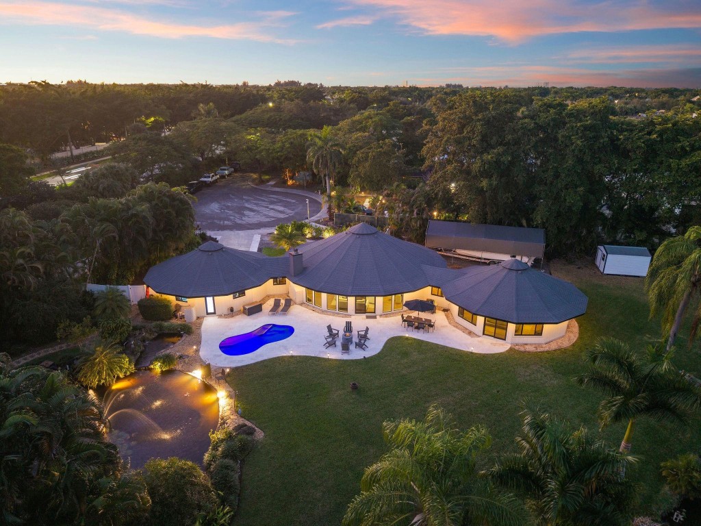 PEBBLE CREEK AT JACARANDA - Residential