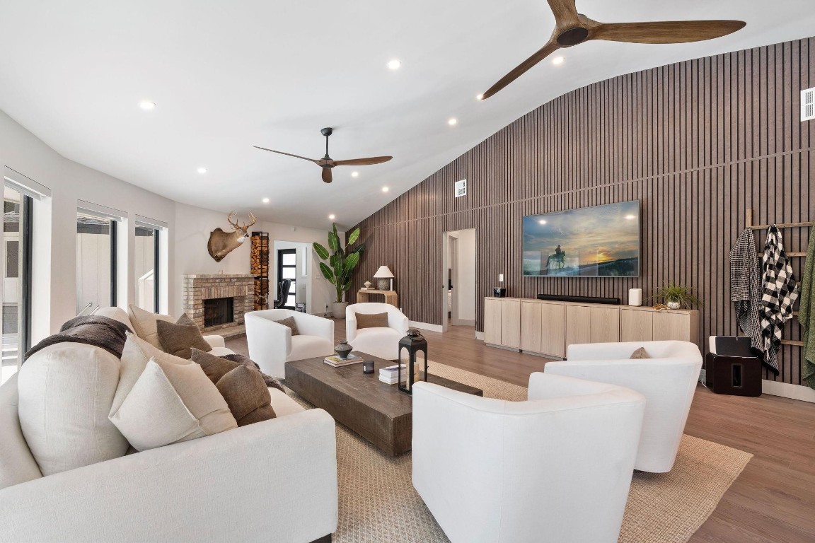 PEBBLE CREEK AT JACARANDA - Residential