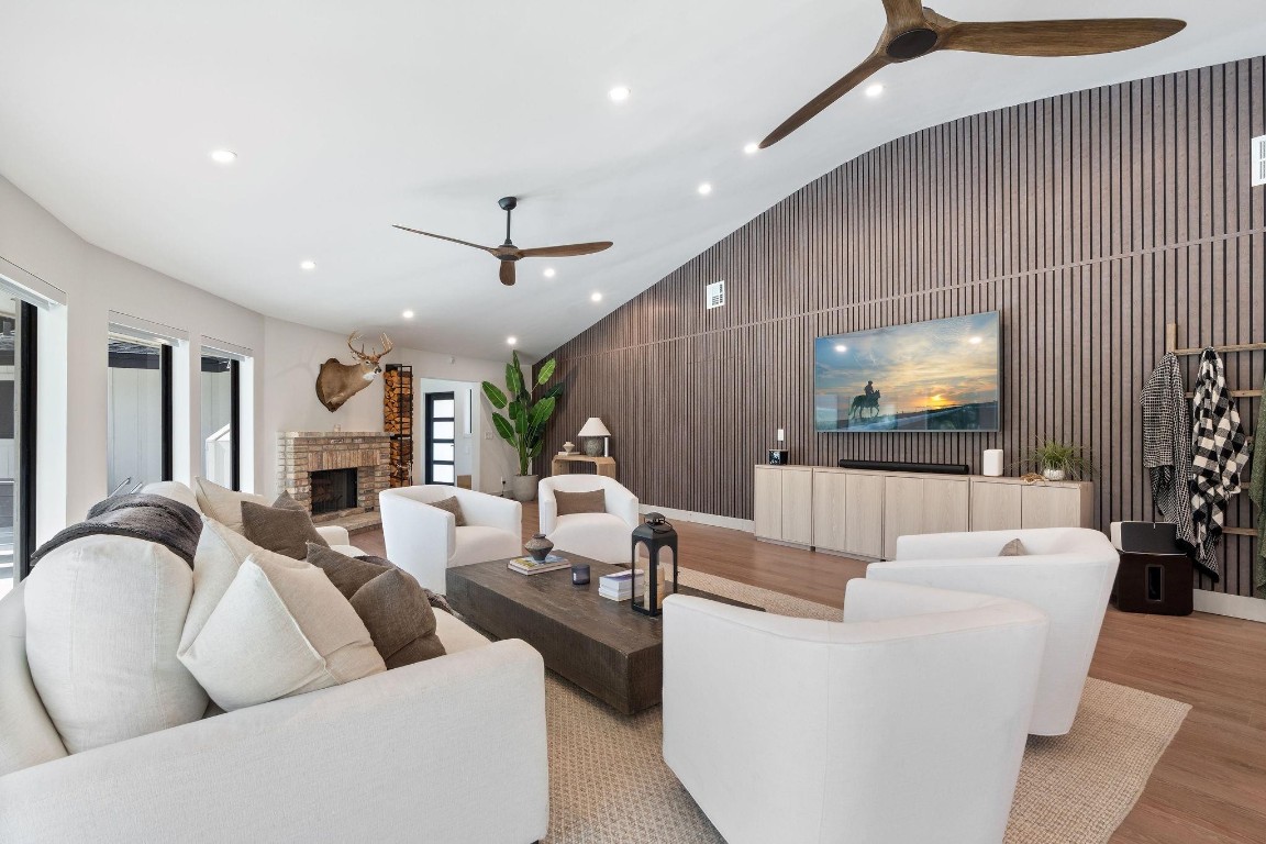 PEBBLE CREEK AT JACARANDA - Residential