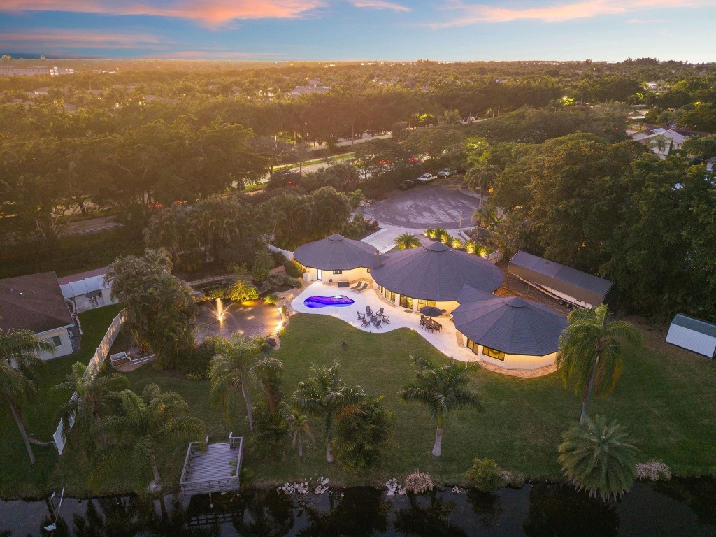 PEBBLE CREEK AT JACARANDA - Residential