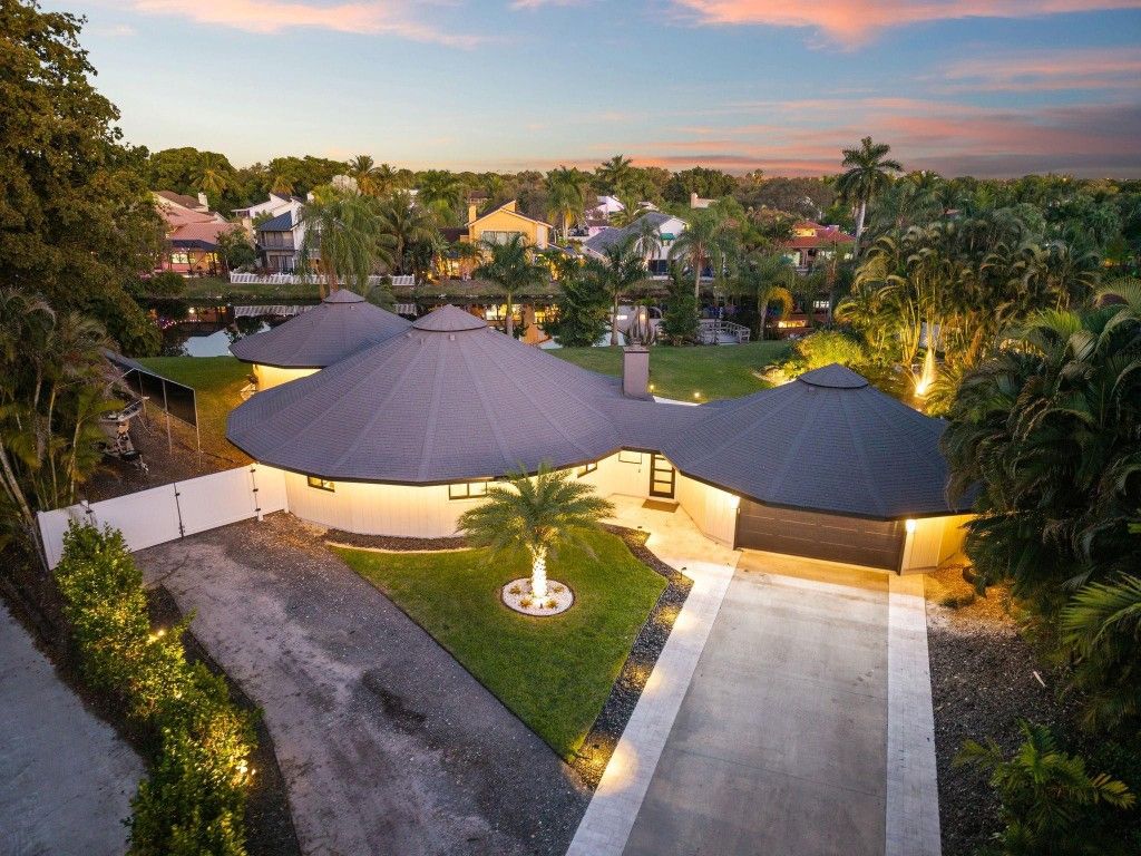 Photo of 700 S Old Nob Hill Road, Plantation, FL 33324 (MLS # F10545133)