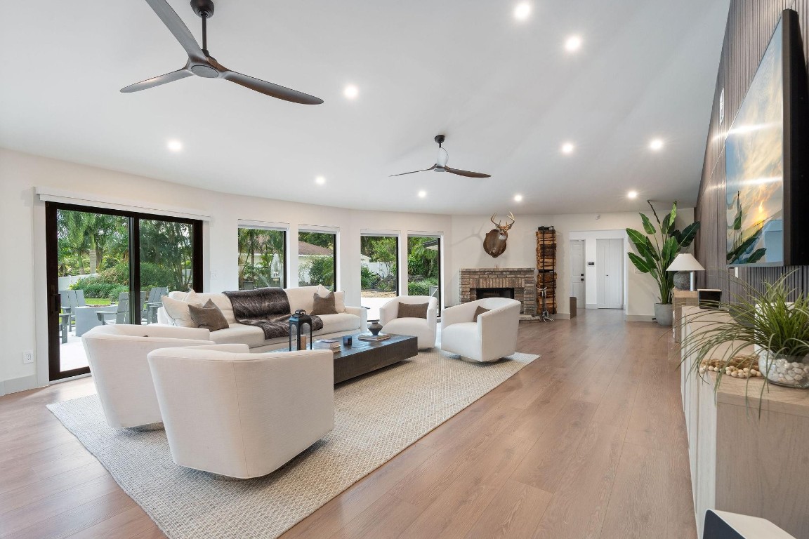 PEBBLE CREEK AT JACARANDA - Residential