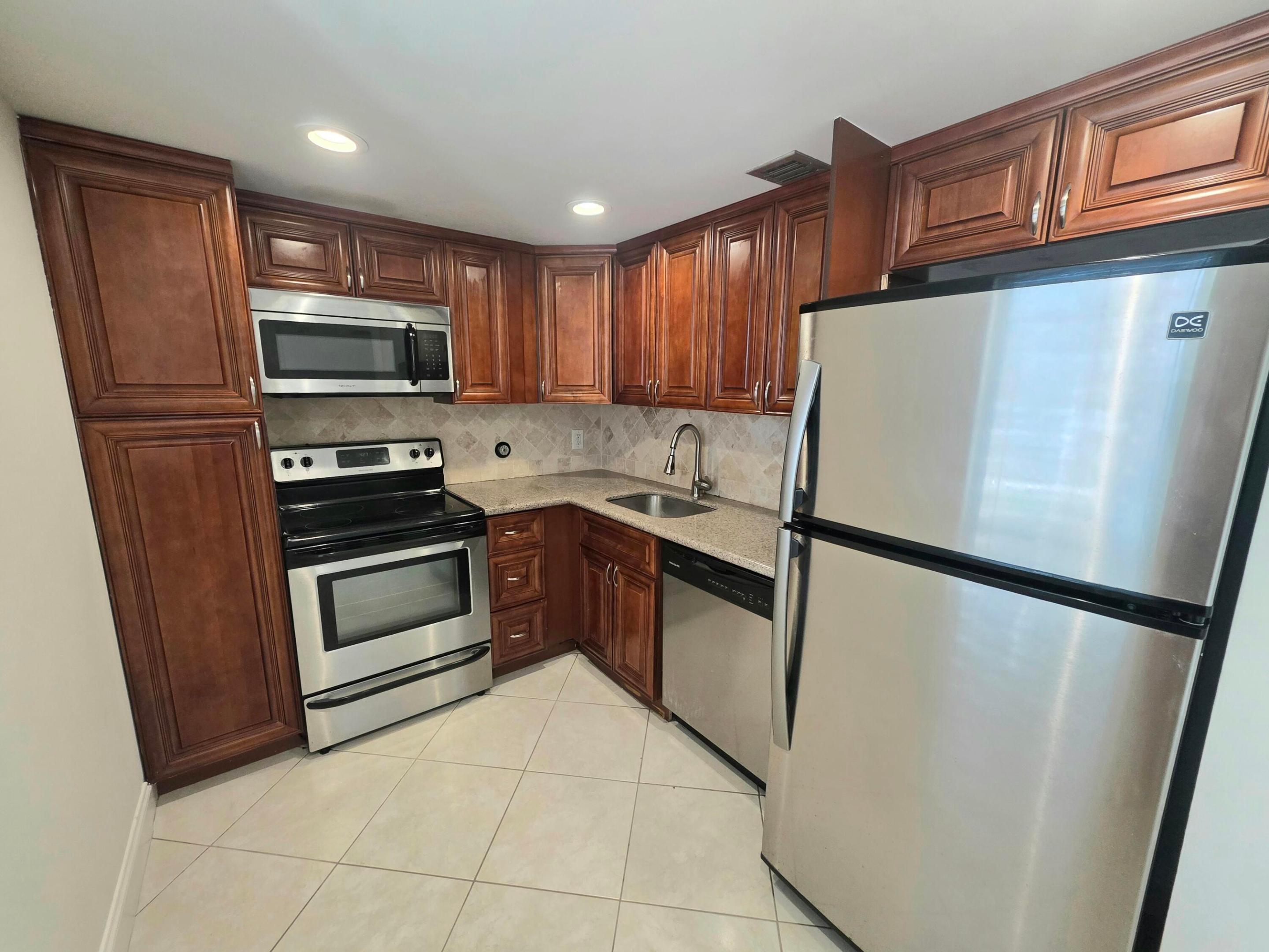 NO 3 PALM-AIRE AT CORAL KEY - Residential Lease