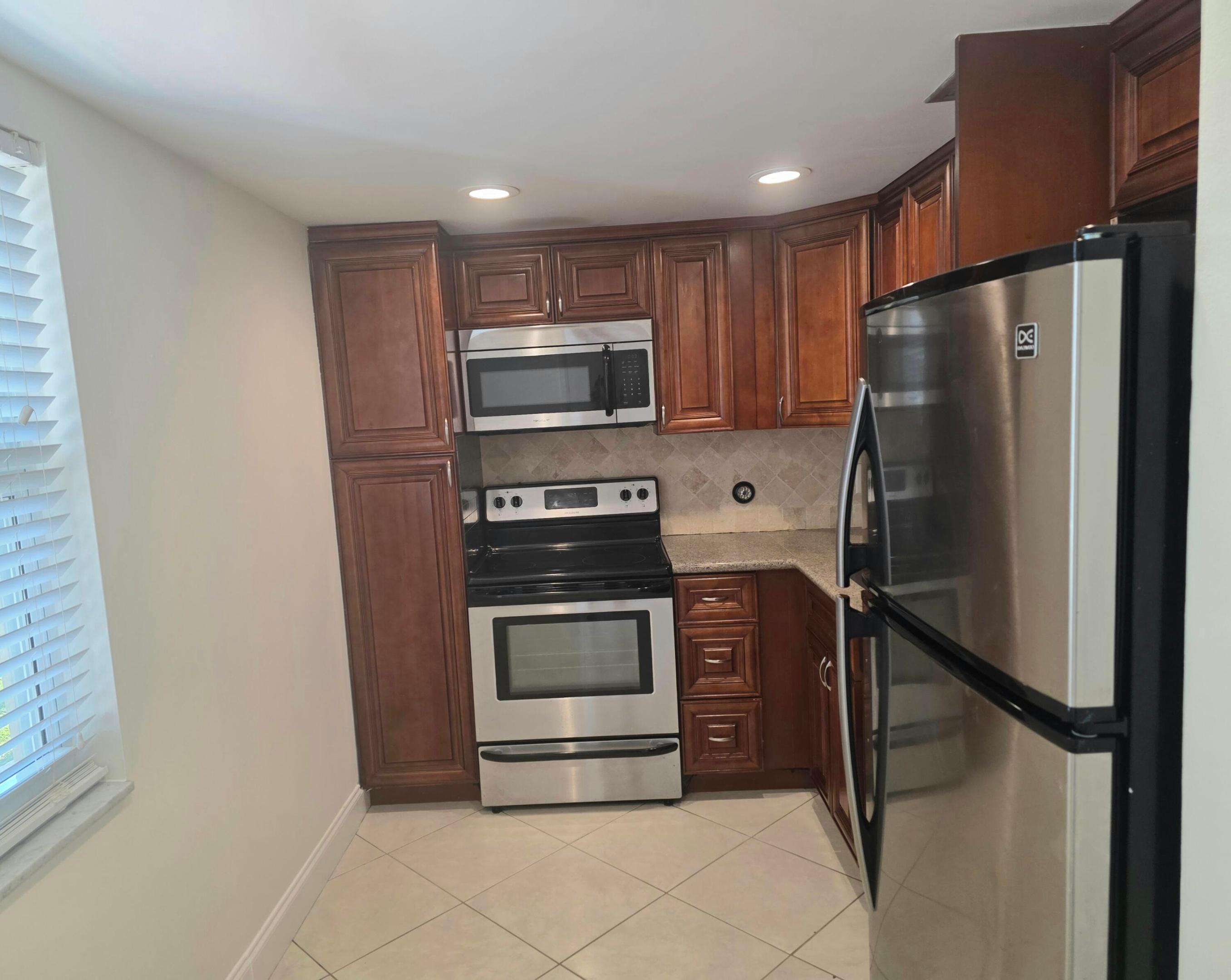 NO 3 PALM-AIRE AT CORAL KEY - Residential Lease
